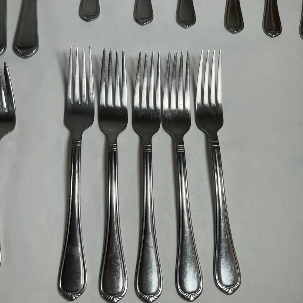 International Nouveau flatware 24‎ pieces